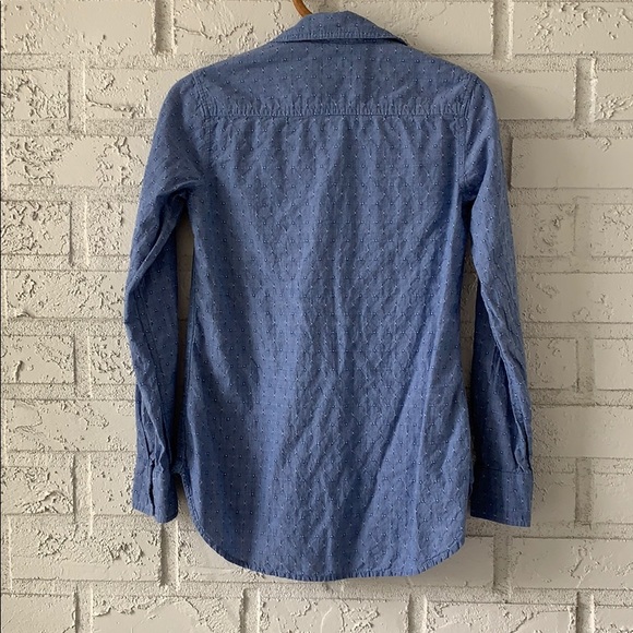 🎈 DONATED 🎈 patterned half button up - Picture 4 of 6